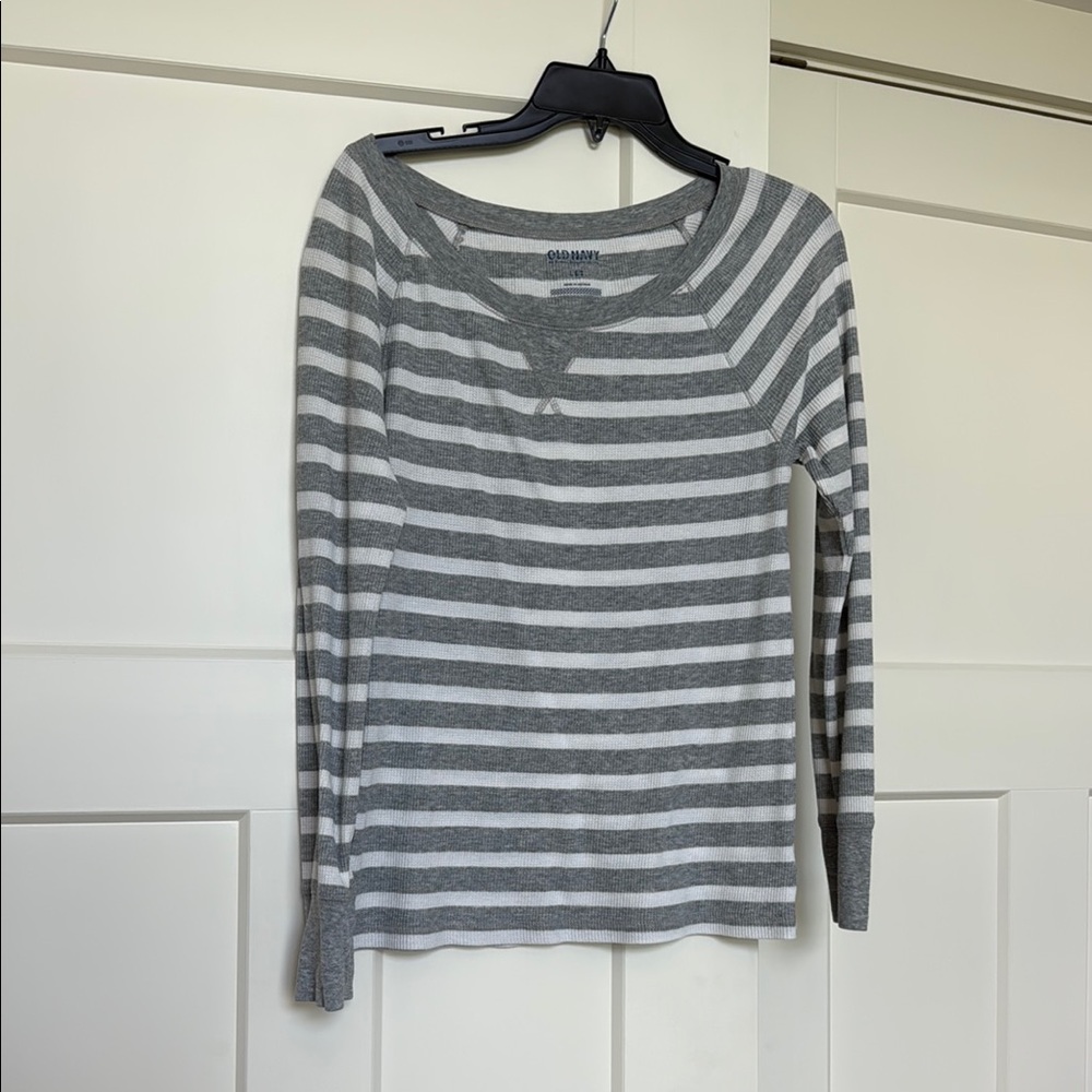 Old Navy Women's Gray and White Striped Waffle Texture Long Sleeve Tee